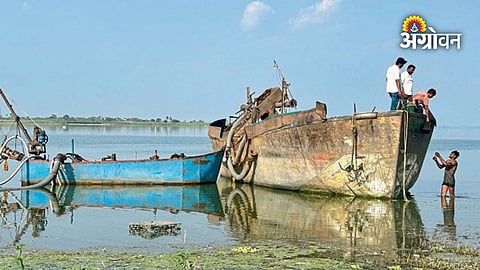 Illegal sand excavation action in Indapur