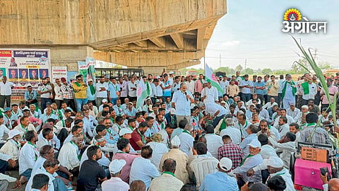 Pune Bengaluru highway blocked by sugarcane farmers