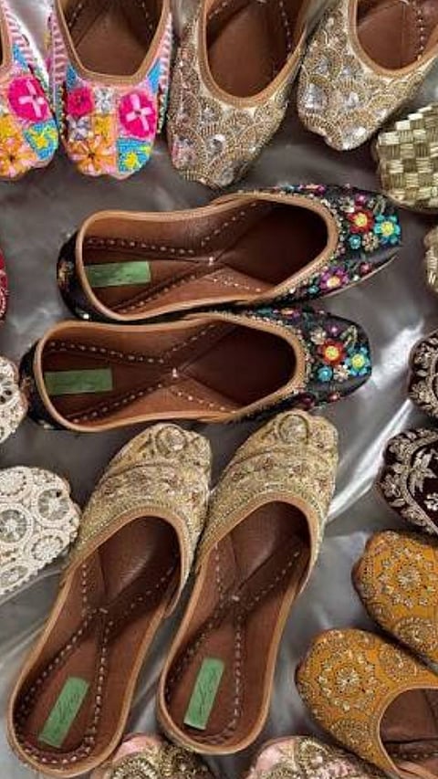 Garba Comfortable Jutis