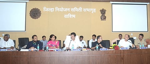 पीक कर्जवाटप, विमा रक्कम वितरणास गती द्या ः पालकमंत्री राठोड