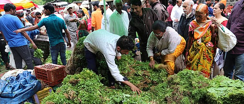 गुलटेकडीत कोबी, शेवगा, गाजराच्या दरात वाढ