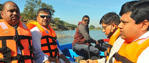 अवैध मासेमारी रोखण्यासाठी गस्ती नौका Patrol boats to prevent illegal fishing