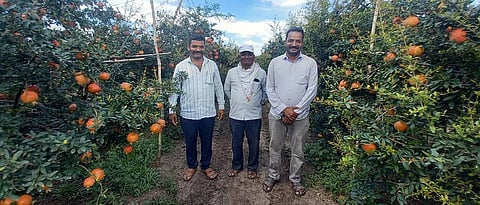 रमाकांत व शशिंकात यांच्यासह भरतराव शिंदे.