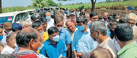 अडीच महिन्यांनी पीक नुकसान काय पाहणार?