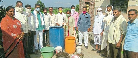 Bhagyashree Rathore guiding the farmers
