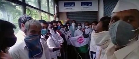 In the office of the insurance company Farmers' Association agitation 