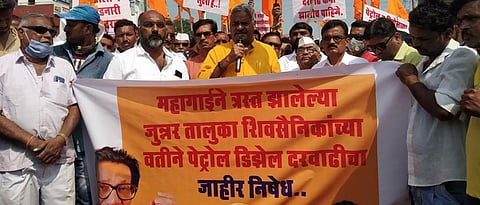 इंधन दरवाढ करून  जखमेवर मीठ चोळले :शिवाजीराव आढळराव By raising fuel prices Rubbed salt on the wound: Shivajirao Adhalrao