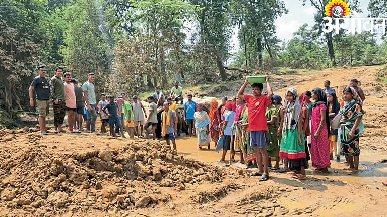 Community Development| एकजुटीची ताकद! बोगामी नाल्यावर ग्रामस्थांनी ...