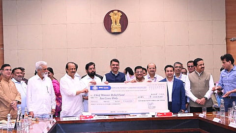 मुख्यमंत्री देवेंद्र फडणवीस व उप मुख्यमंत्री अजितदादा पवार व  बँकेचे प्रशासक श्री. विद्याधर अनास्कर आणि उपस्थित मान्यवर  