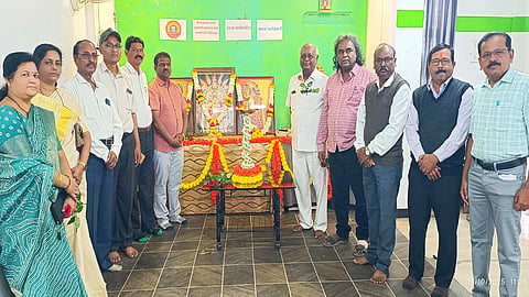 शाखा पाटोळेवाडी च्या ३७ व्या वर्धापन दिनानिमित्त उपस्थित चेअरमन श्री किरण पाटोळे, व्हा. चेअरमन श्री प्रकाश पाटोळे, संस्थापक श्री राजाराम पाटोळे, सर्व संचालक मंडळ, सभासद व उपस्थित मान्यवर 