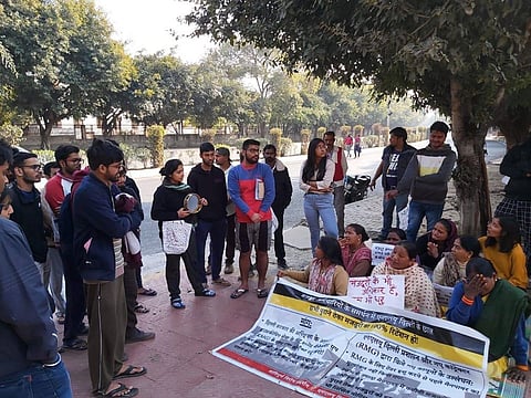 NLUD students to gather in silent protest tonight over the termination of Safai Karamcharis  [Read press note] 