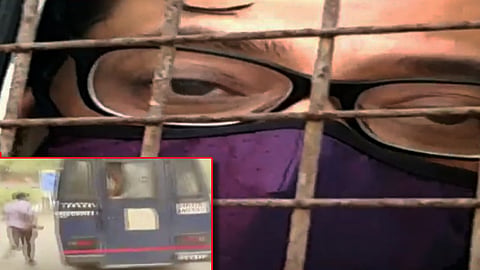 Arnab inside police van 2
