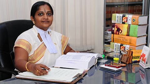  L Victoria Gowri