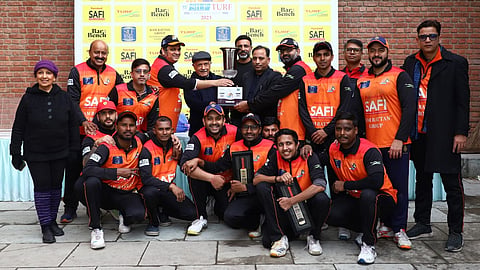 Team S&A Law Offices receiving the winners Cup from Dr. Lalit Bhasin and Mr. Vijay Chaurdhary.