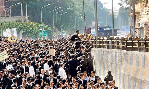 Lawyers paralyse Bangalore Courts and City