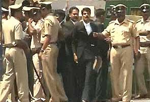 Bangalore lawyers in the news once again Confrontation between advocates media personnel and police leaves at least one in critical condition