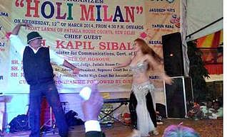 Holi celebrations at Patiala House take an inappropriate turn; Women lawyers leave in disgust
