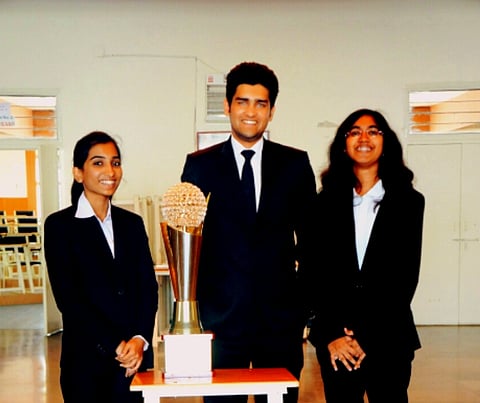 NLIU win the 7th NUJS-HSF National Corporate Law Moot Court Competition, NLSIU clinch second