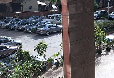 #Laalbatti: Delhi High Court judges turn off the red beacon