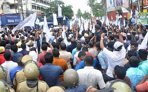 Muslim Organisation’s protest against Kerala High Court annulling Muslim convert’s marriage turns violent [Read Judgment]