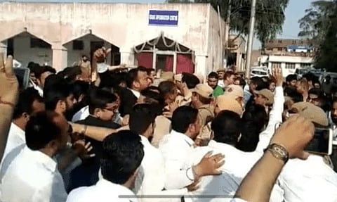 Kathua Rape Case: FIRs filed against Jammu lawyers obstructing police, Bar on protest