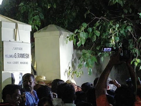 Madras HC holds midnight hearing for plea to allow Karunanidhi burial at Marina Beach