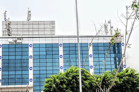 Apprehension of Mobile Phone Tower Radiation without scientific backing, Madras HC orders police protection for Reliance Jio
