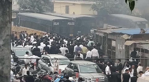 Tis Hazari Violence: Delhi HC takes suo motu cognizance, notice to Delhi Police, Bar Councils