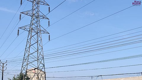 Electricity transmission tower
