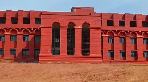 ಲಿಖಿತವಾಗಿ ತಿಳಿಸದೆ ಕೇರಳ ಮಾಲೀಕನ ಲಾರಿ ಮುಟ್ಟುಗೋಲು: ಅರಣ್ಯಾಧಿಕಾರಿಗಳ ಆದೇಶ ಬದಿಗೆ ಸರಿಸಿದ ಮಡಿಕೇರಿ ನ್ಯಾಯಾಲಯ