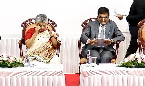 ಸರ್ವೋಚ್ಚ ನ್ಯಾಯಾಲಯದ  ನ್ಯಾಯಮೂರ್ತಿ ಬಿ ವಿ ನಾಗರತ್ನ ಮತ್ತು
ಸಿಜೆಐ ಡಿ ವೈ ಚಂದ್ರಚೂಡ್