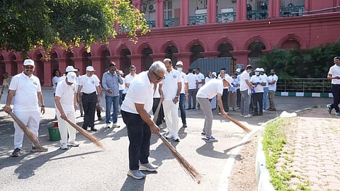 Justices Suraj Govindaraj, H Shanthi Bhushan & ASG Arvind Kamath participated in cleanliness drive