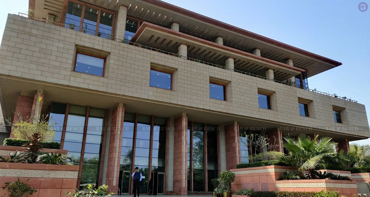 Delhi High Court Acquits Man in 1983 Murder Case Over Insufficient Evidence