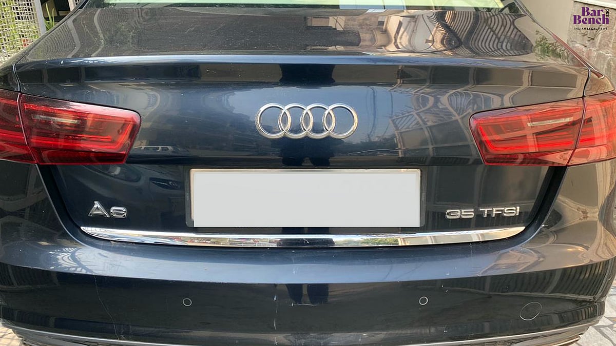 Vehicle accompanying reporting on a Supreme Court number-plate ruling