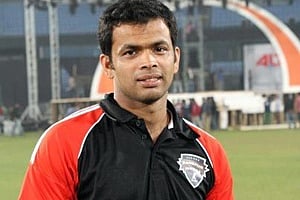 রবির টানা দ্বিতীয় শতক, রাজ্জাকের ৫ উইকেট