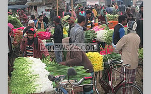 প্রত্যাশায় চনমনে ফুলের বাজার
