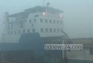 কুয়াশায় দৌলতদিয়া-পাটুরিয়া ফেরি বন্ধ