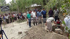 ৩৯ বছর পর মুক্তিযোদ্ধার দেহাবশেষ উত্তোলন