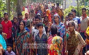 বরিশালে দুই প্রার্থীর সংঘর্ষ, পুলিশের ফাঁকা গুলি