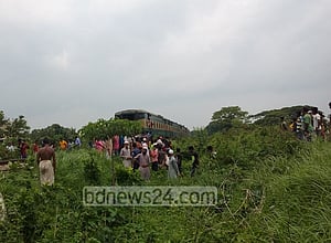 ট্রেনে কাটা পড়ে মা-ছেলে নিহত