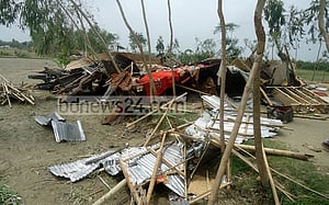 ঘূর্ণিঝড়ে ছয় ইউনিয়ন লণ্ডভণ্ড
