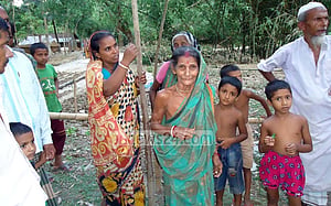চেয়ারম্যানের বিরুদ্ধে জমি দখলের অভিযোগ