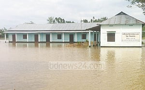 ভারী বর্ষণ ও পাহাড়ি ঢলে মৌলভীবাজারে বন্যা