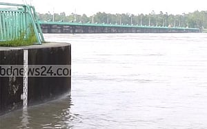 বিপদসীমার উপর দিয়ে বইছে তিস্তা