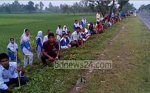 তারাগঞ্জে ১ ঘণ্টায় আড়াই লাখ চারা রোপণ