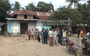 নওগাঁয় মন্দির দখলের চেষ্টা, গ্রেপ্তার ১