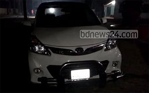 শ্রীবরদীর বাজারে পরিত্যক্ত টয়োটা অ্যাভাঞ্জা