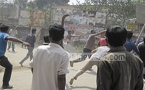 ডেপুটি স্পিকারের উপস্থিতিতে সংঘর্ষে আ. লীগ