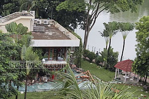 ৫ জঙ্গির খোঁজে আটকে গুলশান হামলার তদন্ত