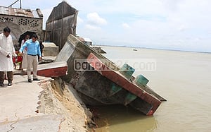 মেঘনায় হারিয়ে গেল চাতাল ও বসতবাড়ি
